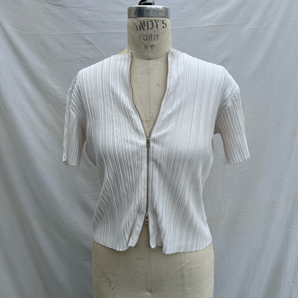 Elegant White Pleated Women's Set